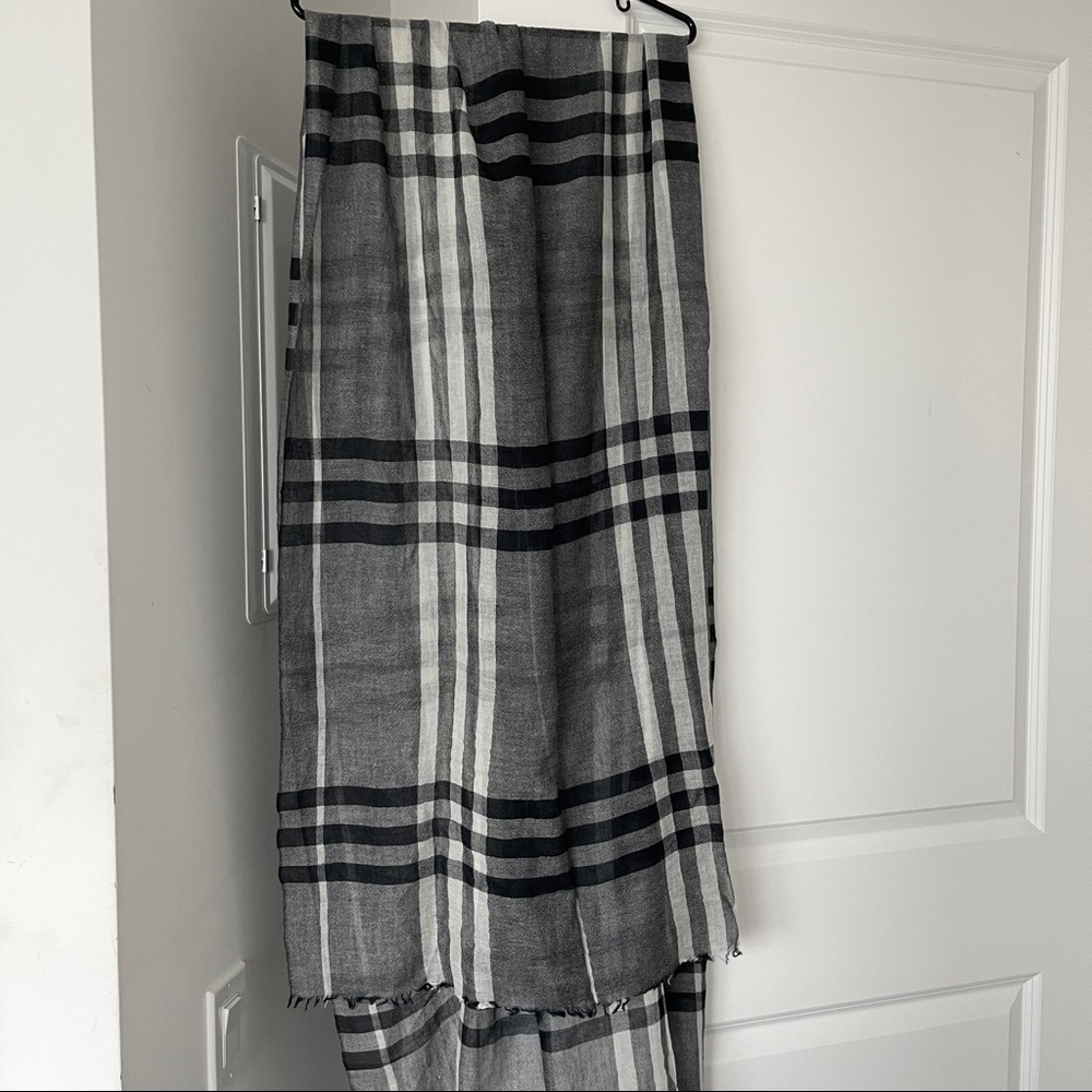 Black and white Gird Scarf